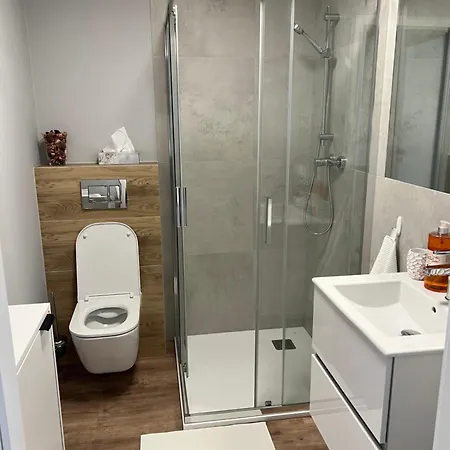 - Zwycieska Free Garage Апартаменти